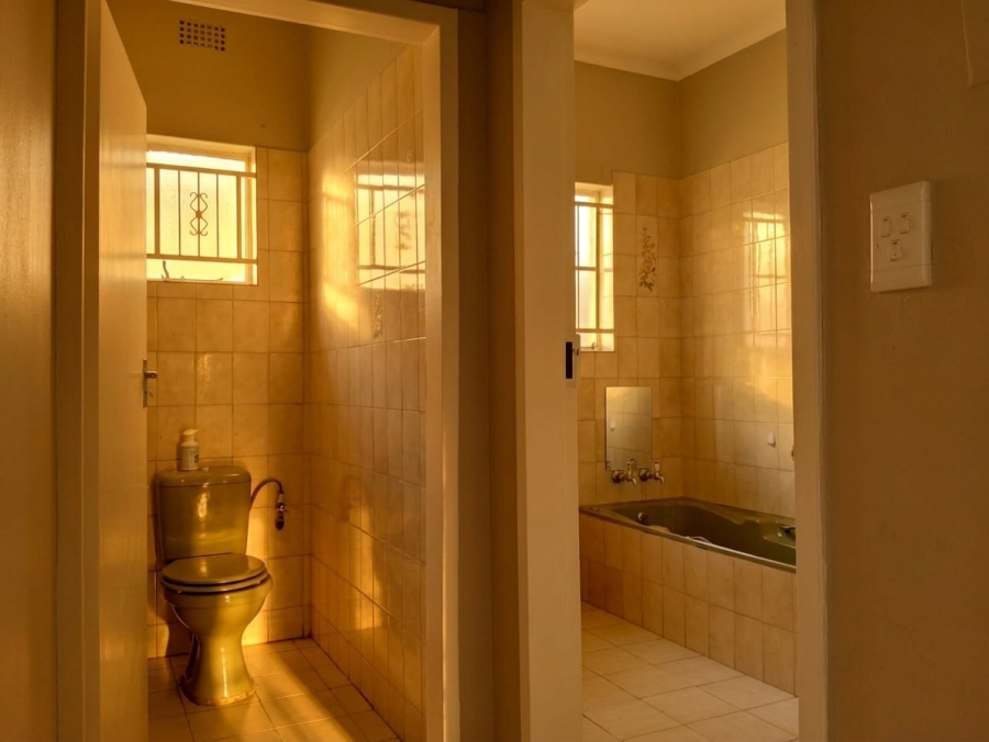 To Let 4 Bedroom Property for Rent in Safari Gardens North West